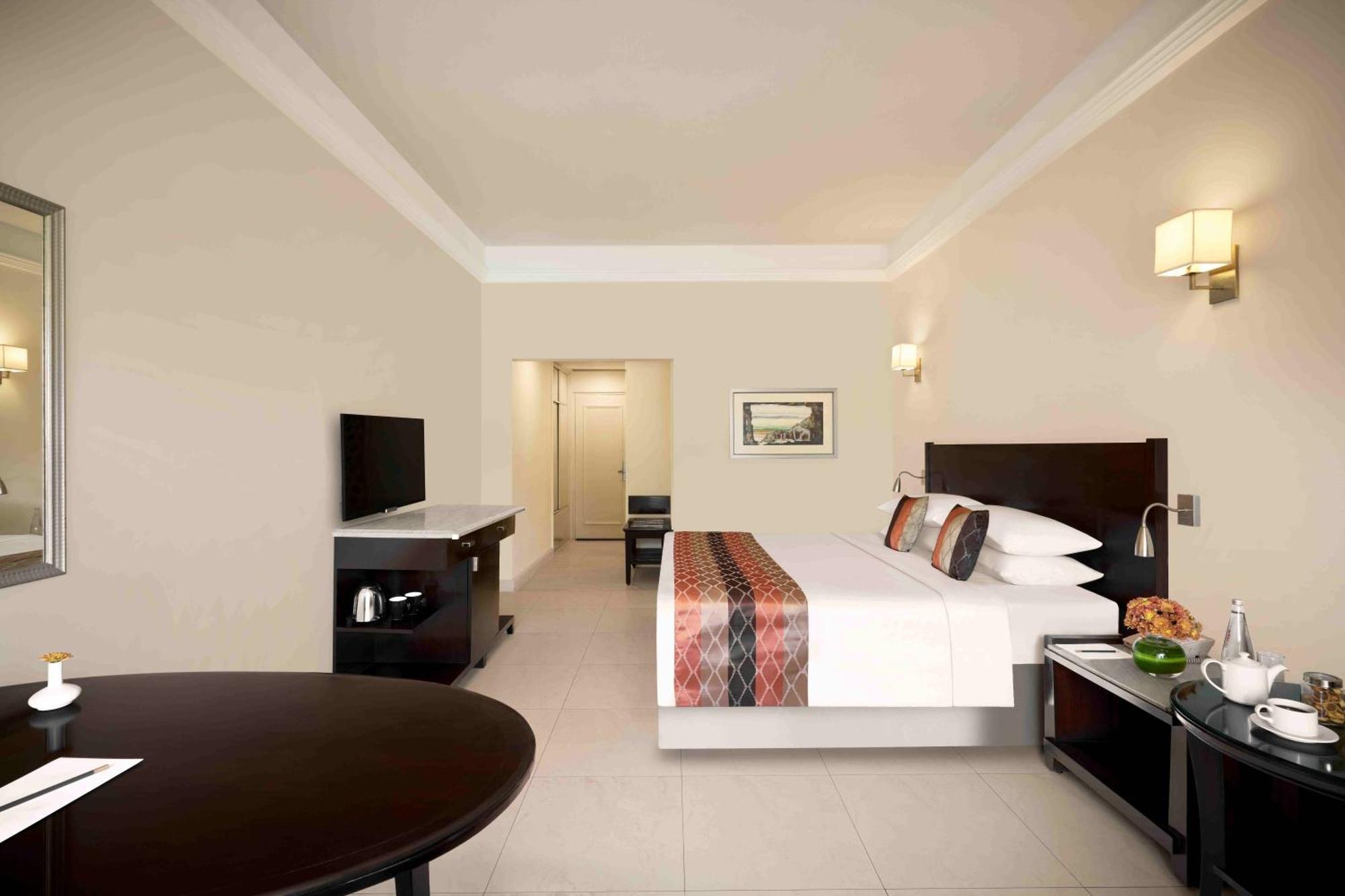 Gateway - Chhatrapati Sambhaji Nagar 5*