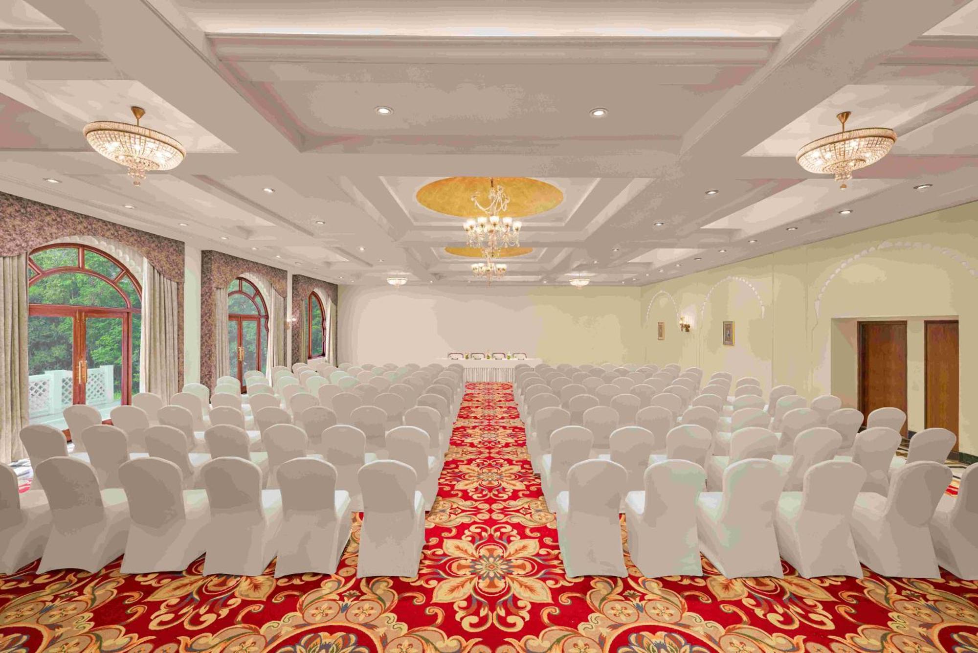 Gateway - Chhatrapati Sambhaji Nagar Hotel